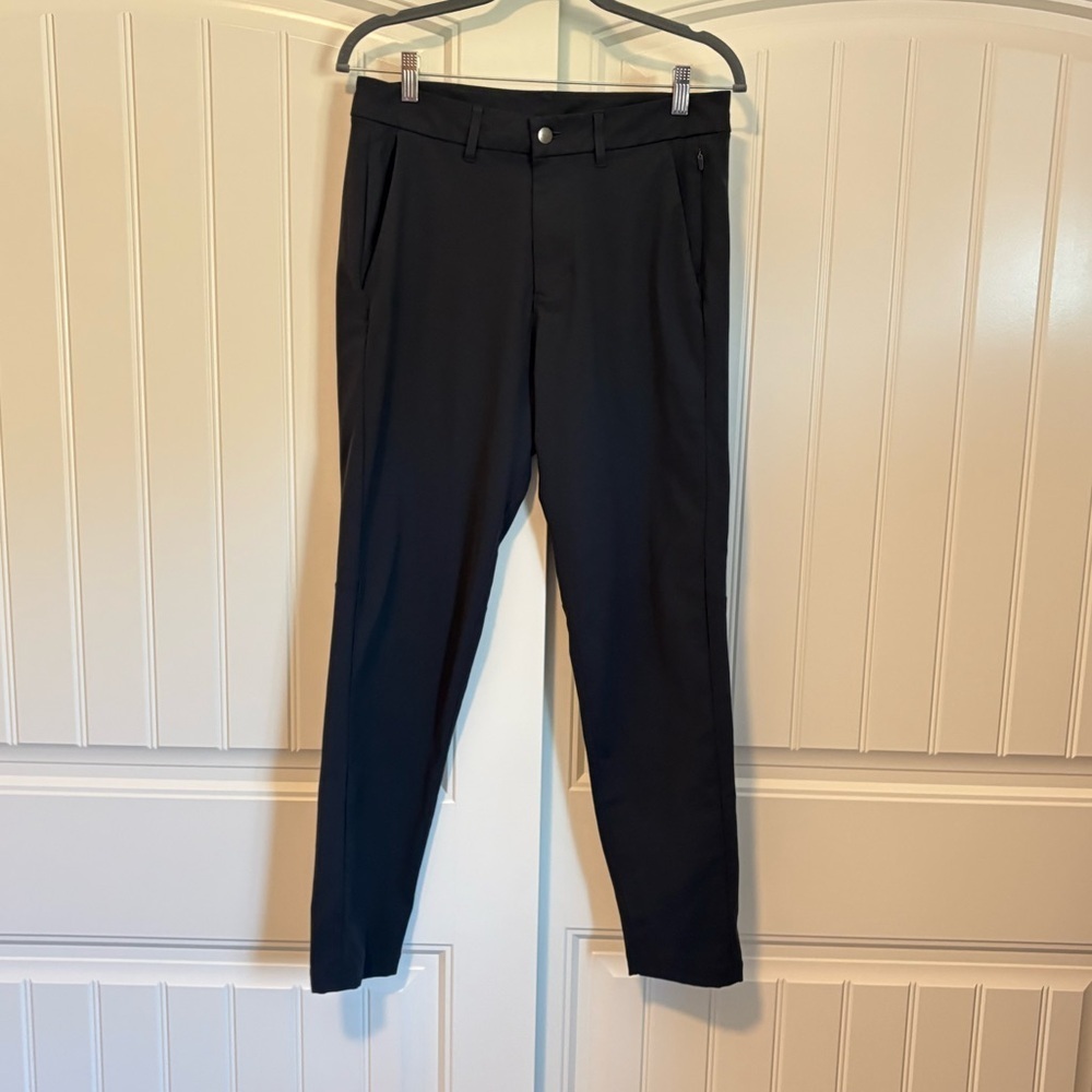 Lululemon Commission Pant Slim *Warpstreme 32"
Black size 30